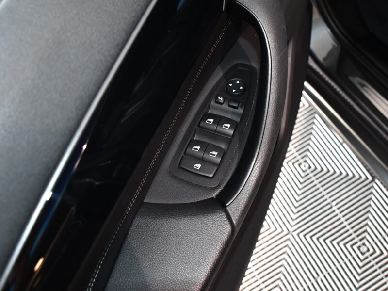 BMW X1 Sport 18DA X-Drive 150 BVA GPS Hayon Attelage Affichage Tête Haute Semi Cuir LED JA 18