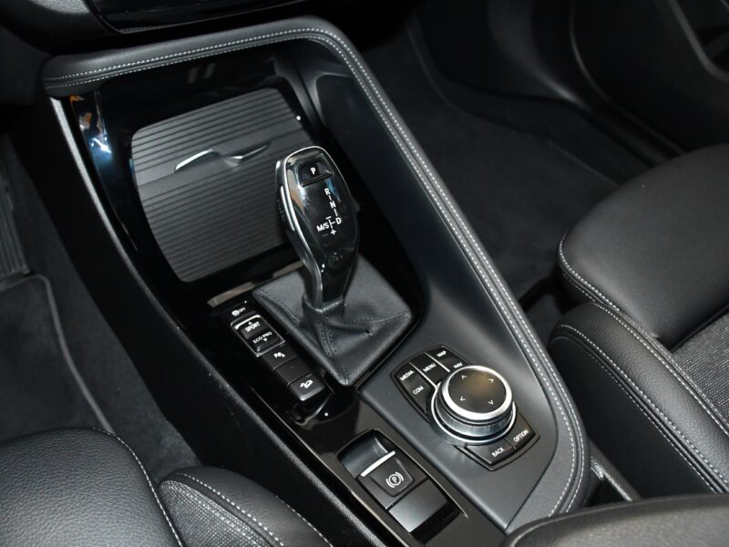 BMW X1 Sport 18DA X-Drive 150 BVA GPS Hayon Attelage Affichage Tête Haute Semi Cuir LED JA 18