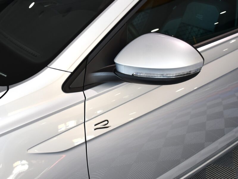 Volkswagen Taigo R-Line TSI 116 BVM6 Car Play Caméra Front IQ Light Semi Alcantara ACC Lane JA 17 Garantie 27/05/2026 Volkswagen