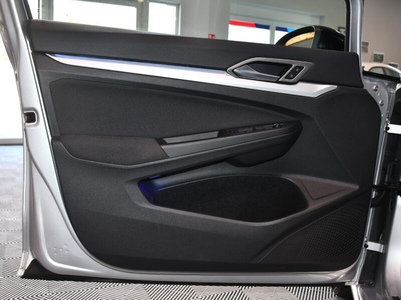 Volkswagen Golf 8 Life 1.5 TSI 150 BVM6 Car Play TO Lane ACC Front IQ Light Volant Chauffant JA 17