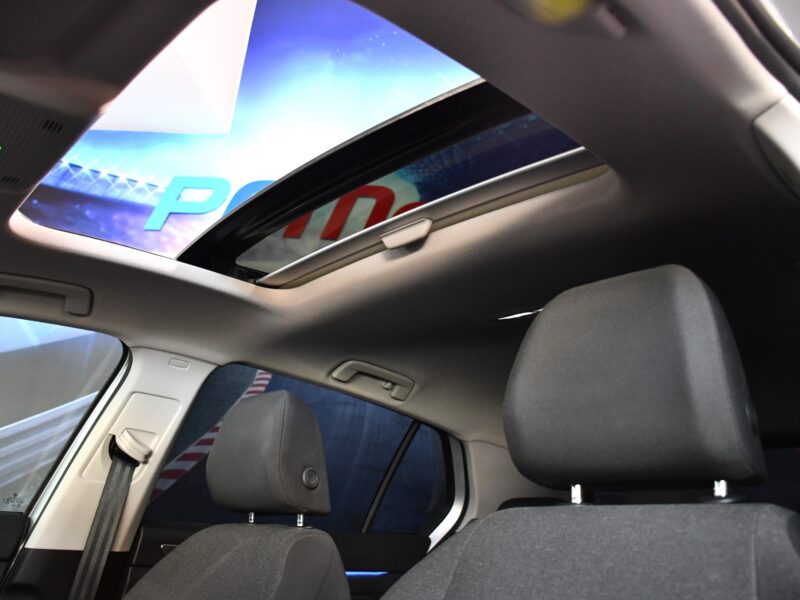 Volkswagen Golf 8 Life 1.5 TSI 150 BVM6 Car Play TO Lane ACC Front IQ Light Volant Chauffant JA 17