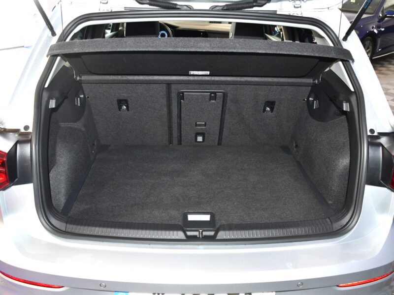 Volkswagen Golf 8 Life 1.5 TSI 150 BVM6 Car Play TO Lane ACC Front IQ Light Volant Chauffant JA 17