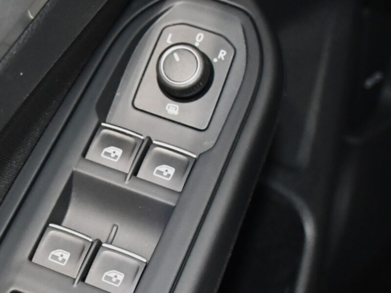 Volkswagen Golf 8 Life 1.5 TSI 150 BVM6 Car Play TO Lane ACC Front IQ Light Volant Chauffant JA 17