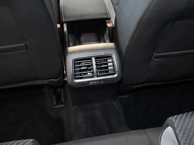 Volkswagen Golf 7 Facelift R-Line 1.4 TSI 150 BVM6 Bluetooth Régulateur Alcantara Auto Hold JA 17