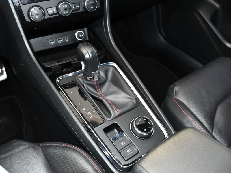 Séat Ateca FR 2.0 TDI 150 DSG 4Drive GPS Virtual ACC Cuir Hayon Attelage Parc Assist Caméra JA 18