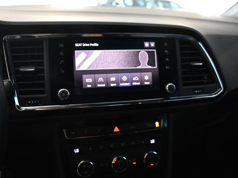 Séat Ateca FR 2.0 TDI 150 DSG 4Drive GPS Virtual ACC Cuir Hayon Attelage Parc Assist Caméra JA 18