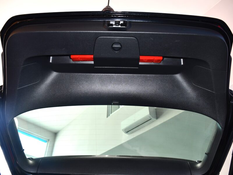 Volkswagen Golf 7 R-Line 1.5 TSI 150 BVM6 GPS Bluetooth ACC Front Auto Hold JA 17