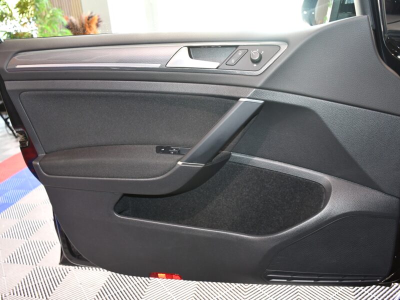 Volkswagen Golf 7 R-Line 1.5 TSI 150 BVM6 GPS Bluetooth ACC Front Auto Hold JA 17