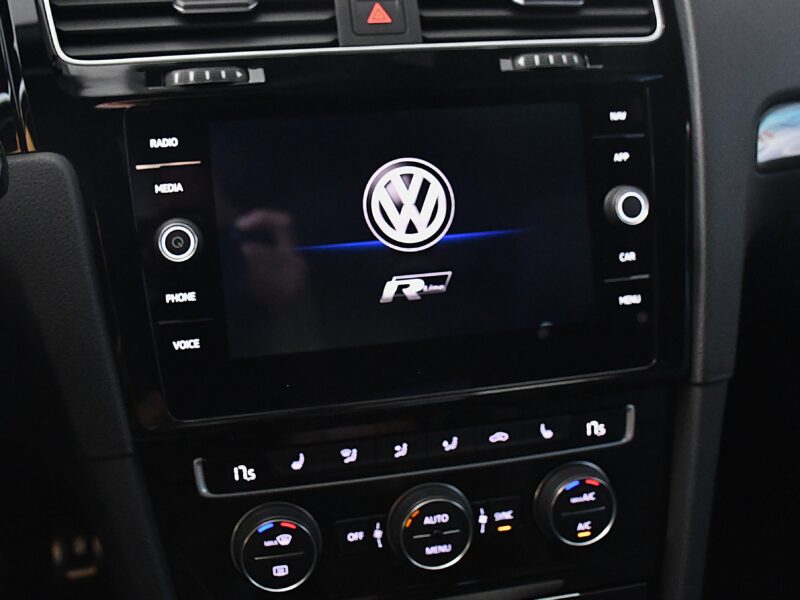 Volkswagen Golf 7 R-Line 1.5 TSI 150 BVM6 GPS Bluetooth ACC Front Auto Hold JA 17