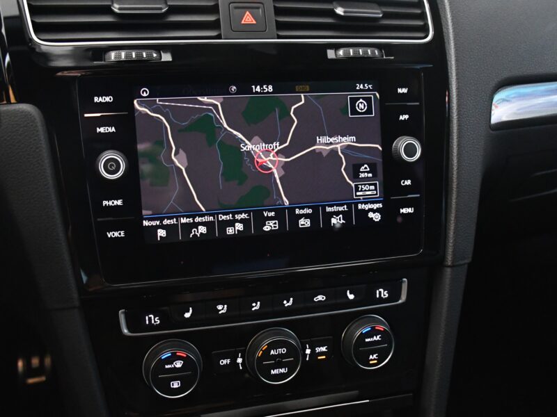 Volkswagen Golf 7 R-Line 1.5 TSI 150 BVM6 GPS Bluetooth ACC Front Auto Hold JA 17
