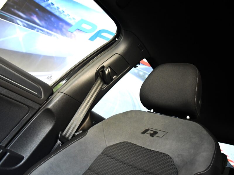 Volkswagen Golf 7 R-Line 1.5 TSI 150 BVM6 GPS Bluetooth ACC Front Auto Hold JA 17
