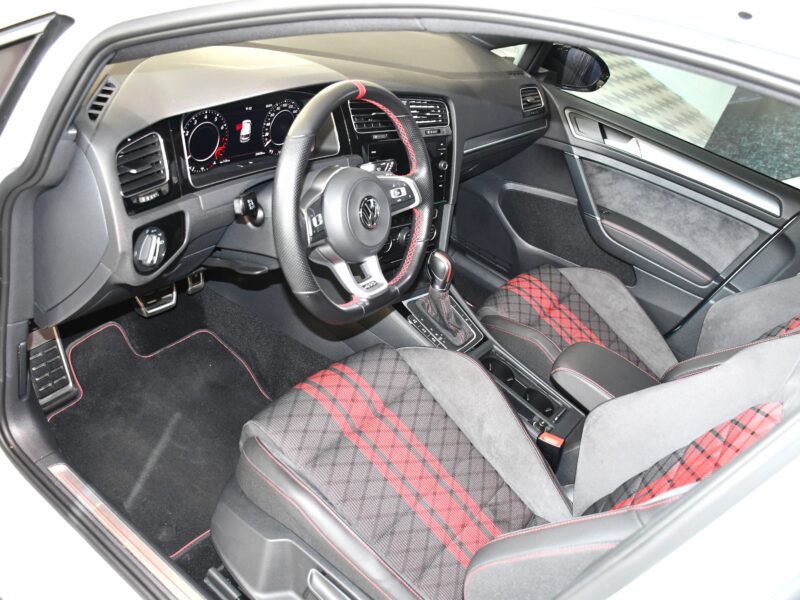 Volkswagen Golf 7 GTI TCR 2.0 TSI 290 DSG GPS Virtual Front AKRAPOVIC HR Car Play Mode JA 18