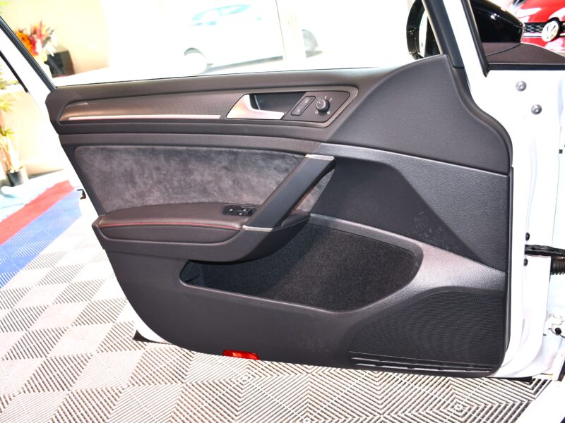 Volkswagen Golf 7 GTI TCR 2.0 TSI 290 DSG GPS Virtual Front AKRAPOVIC HR Car Play Mode JA 18