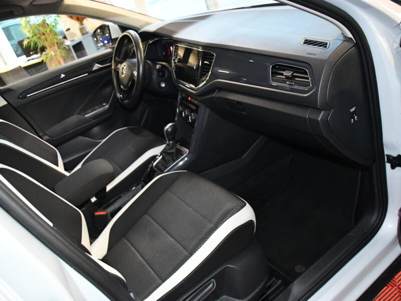 Volkswagen T-Roc Carat 1.5 TSI 150 DSG GPS Virtual ACC Parc Assist front Lane Caméra Hayon Parc Assist JA 17
