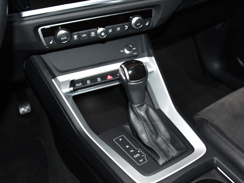 Audi Q3 Sportback S-Line Design Luxe 40 TDI 200 Quattro S-Tronic GPS Virtual Hayon Attelage Pré Sense Caméra JA 19