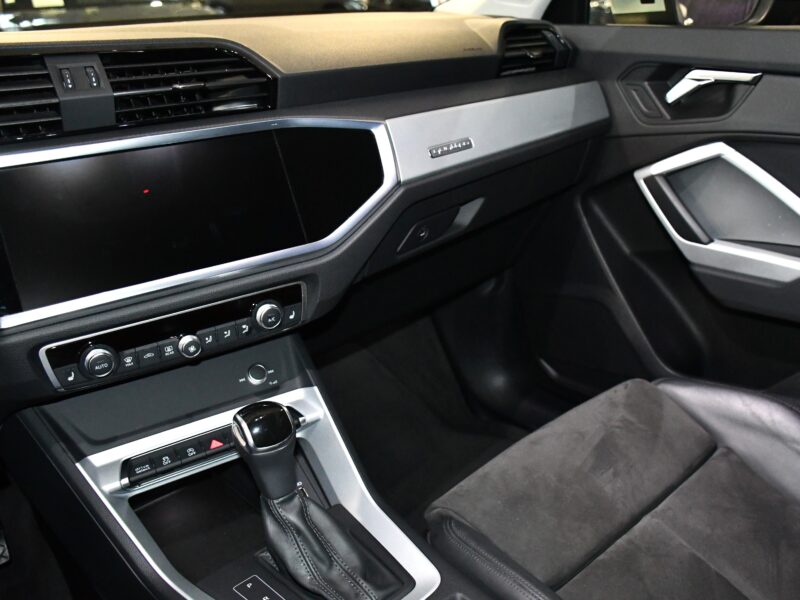 Audi Q3 Sportback S-Line Design Luxe 40 TDI 200 Quattro S-Tronic GPS Virtual Hayon Attelage Pré Sense Caméra JA 19