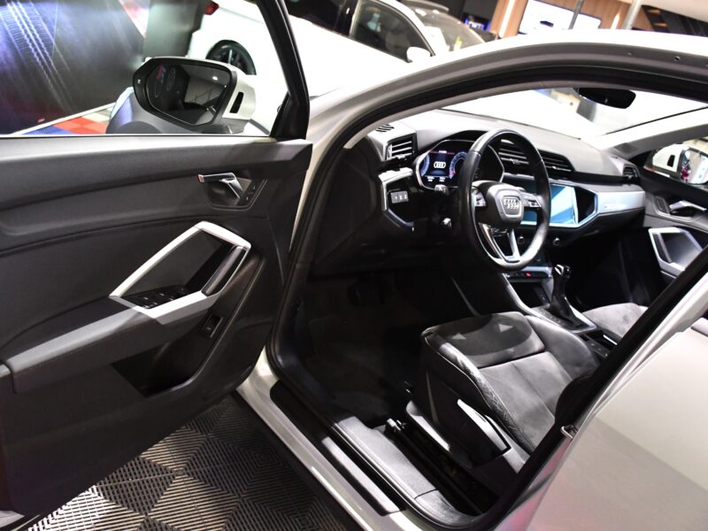 Audi Q3 Sportback S-Line Design Luxe 40 TDI 200 Quattro S-Tronic GPS Virtual Hayon Attelage Pré Sense Caméra JA 19