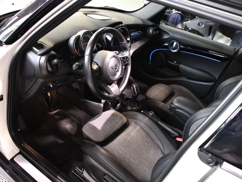 Mini Cooper Restylé 1.5 Turbo 136 BVA GPS Lumière D’ambiance Régulateur Car Play Semi Cuir JA 17
