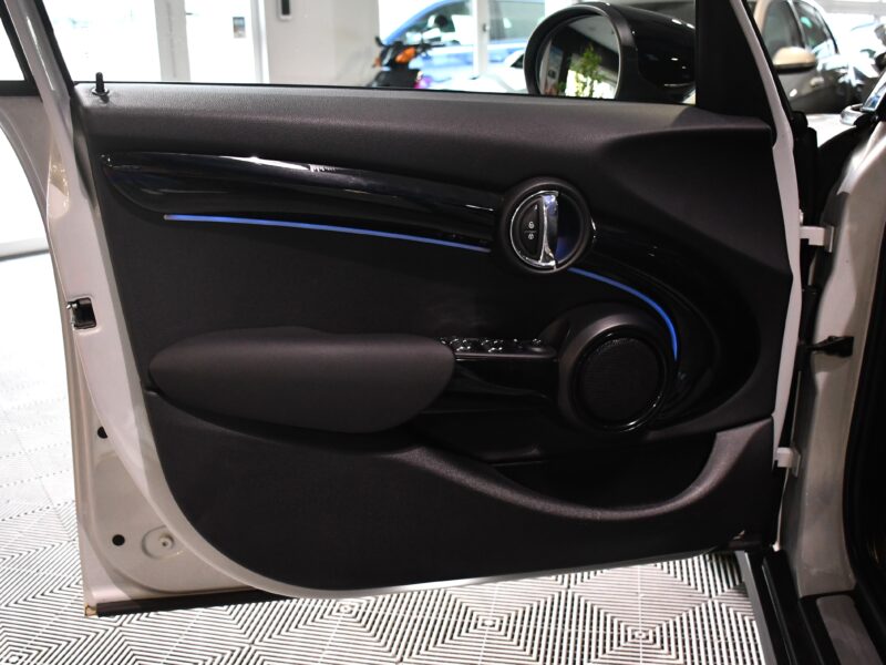 Mini Cooper Restylé 1.5 Turbo 136 BVA GPS Lumière D’ambiance Régulateur Car Play Semi Cuir JA 17