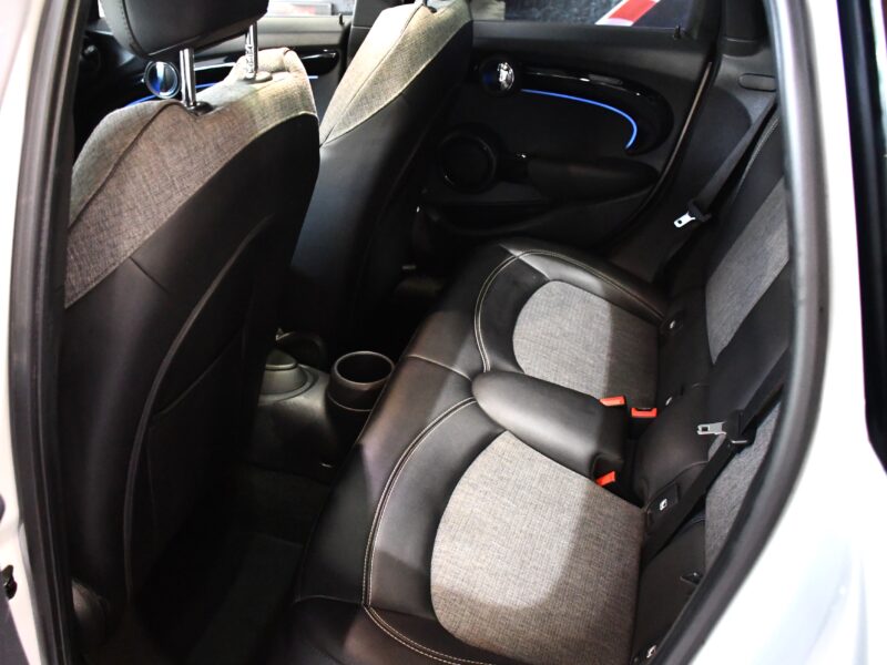 Mini Cooper Restylé 1.5 Turbo 136 BVA GPS Lumière D’ambiance Régulateur Car Play Semi Cuir JA 17