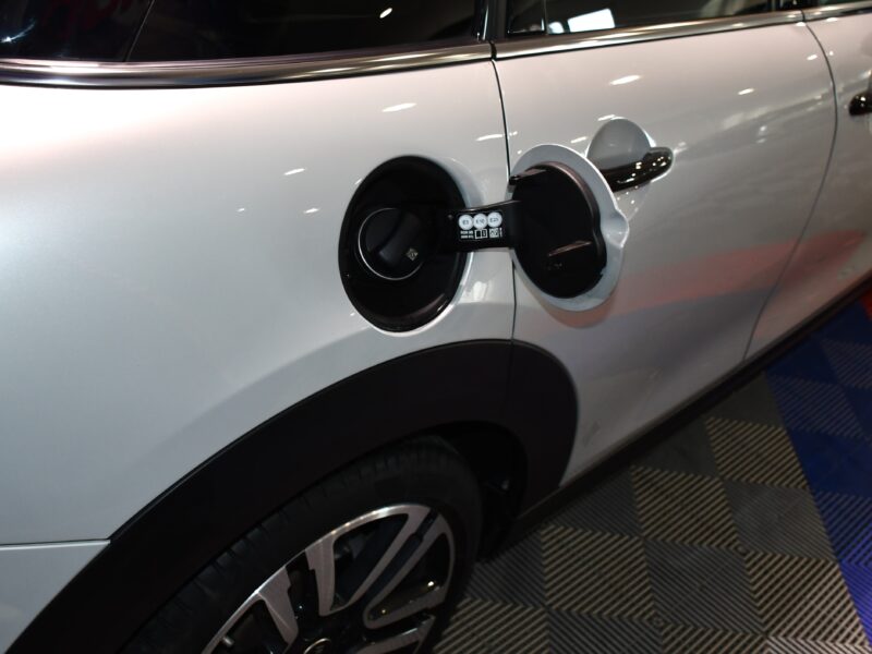 Mini Cooper Restylé 1.5 Turbo 136 BVA GPS Lumière D’ambiance Régulateur Car Play Semi Cuir JA 17