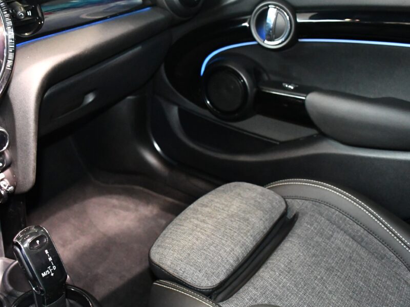 Mini Cooper Restylé 1.5 Turbo 136 BVA GPS Lumière D’ambiance Régulateur Car Play Semi Cuir JA 17
