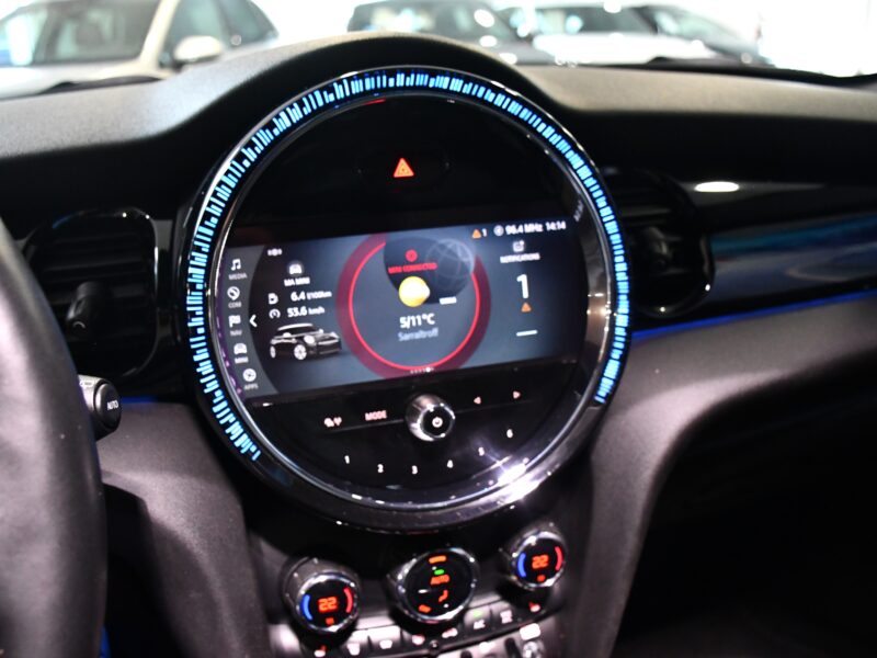 Mini Cooper Restylé 1.5 Turbo 136 BVA GPS Lumière D’ambiance Régulateur Car Play Semi Cuir JA 17