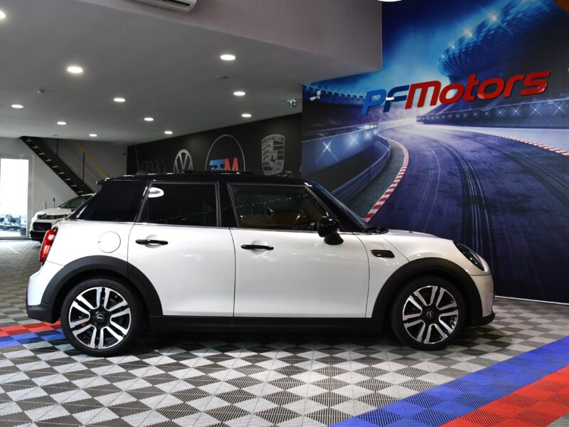Mini Cooper Restylé 1.5 Turbo 136 BVA GPS Lumière D’ambiance Régulateur Car Play Semi Cuir JA 17