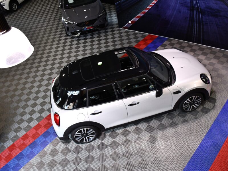 Mini Cooper Restylé 1.5 Turbo 136 BVA GPS Lumière D’ambiance Régulateur Car Play Semi Cuir JA 17
