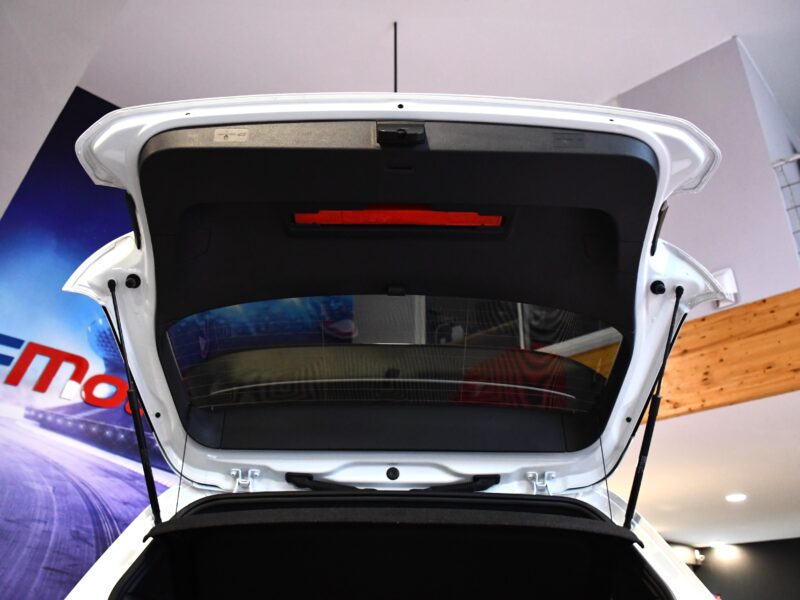 Volkswagen Golf 8 GTI Clubsport 2.0 TSI 300 DSG GPS Virtual TO Cuir Car Play Caméra ACC Volant Chauffant IQ Led JA 19