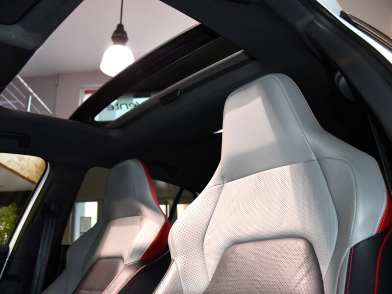 Volkswagen Golf 8 GTI Clubsport 2.0 TSI 300 DSG GPS Virtual TO Cuir Car Play Caméra ACC Volant Chauffant IQ Led JA 19