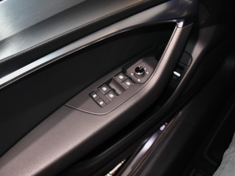 Audi A6 S-Line 50 TDI 3.0 V6 286 Quattro GPS Virtual Bang Olufsen Pré Sense Hayon Attelage Clim 4Zones Éclairage Ambiance ACC JA 19