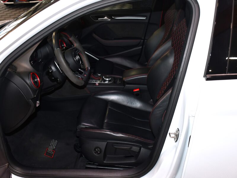Audi RS3 Berline 2.5 TFSI 400 Quattro S-Tronic 7 GPS Virtual Keyless ACC Échappement RS Bang Olufsen JA 19