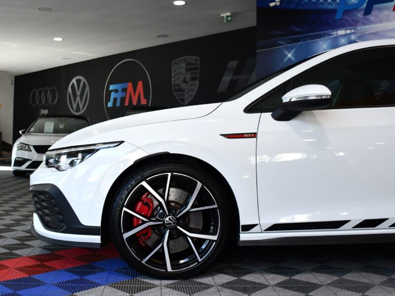 Volkswagen Golf 8 GTI Clubsport 2.0 TSI 300 DSG GPS Mode Virtual ACC Caméra Induction Lumière d’ambiance Front Lane JA 19