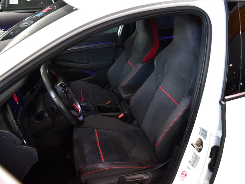 Volkswagen Golf 8 GTI Clubsport 2.0 TSI 300 DSG GPS Mode Virtual ACC Caméra Induction Lumière d’ambiance Front Lane JA 19