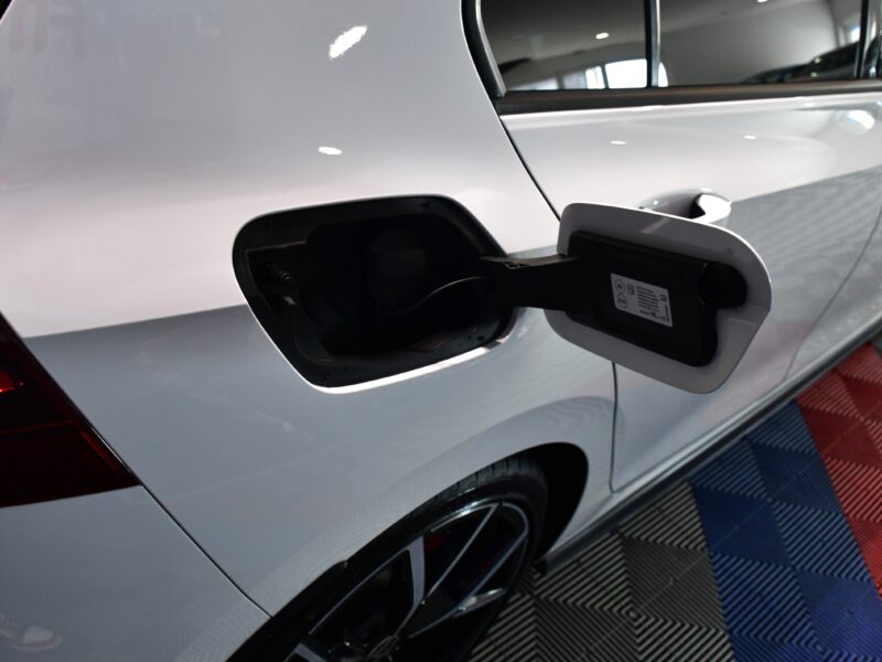 Volkswagen Golf 8 GTI Clubsport 2.0 TSI 300 DSG GPS Mode Virtual ACC Caméra Induction Lumière d’ambiance Front Lane JA 19