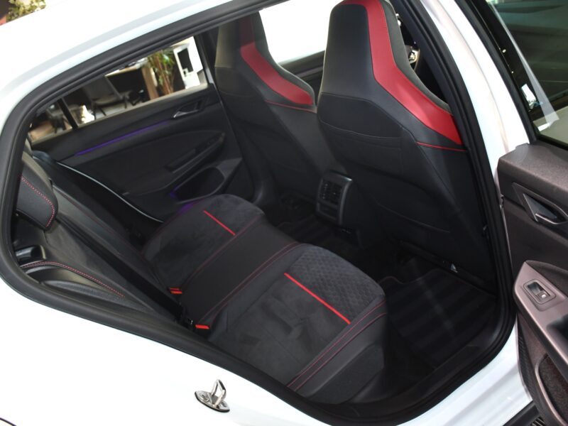 Volkswagen Golf 8 GTI Clubsport 2.0 TSI 300 DSG GPS Mode Virtual ACC Caméra Induction Lumière d’ambiance Front Lane JA 19