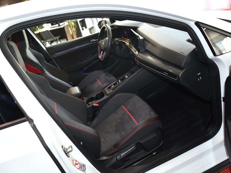 Volkswagen Golf 8 GTI Clubsport 2.0 TSI 300 DSG GPS Mode Virtual ACC Caméra Induction Lumière d’ambiance Front Lane JA 19