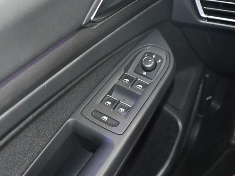Volkswagen Golf 8 GTI Clubsport 2.0 TSI 300 DSG GPS Mode Virtual ACC Caméra Induction Lumière d’ambiance Front Lane JA 19
