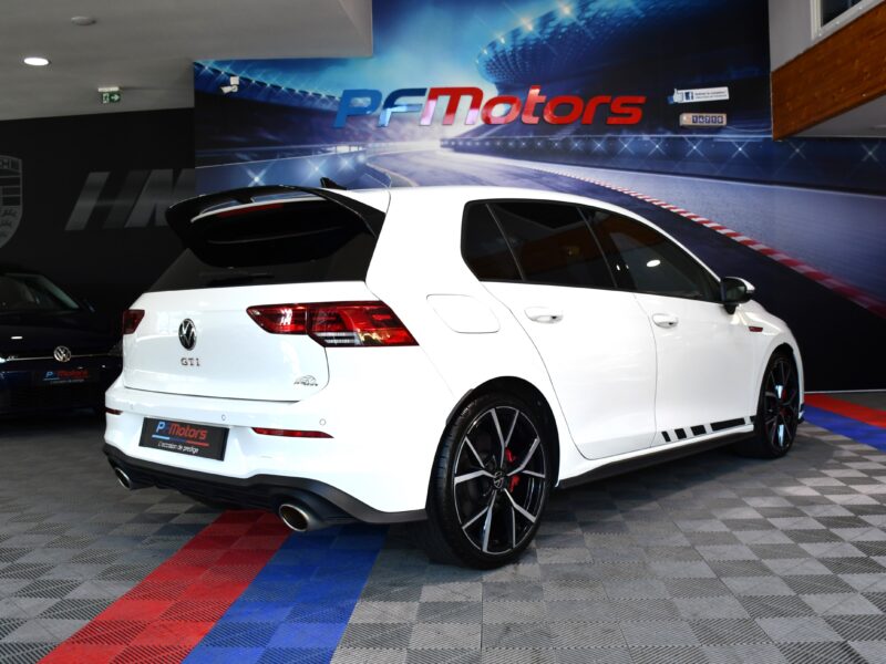 Volkswagen Golf 8 GTI Clubsport 2.0 TSI 300 DSG GPS Mode Virtual ACC Caméra Induction Lumière d’ambiance Front Lane JA 19