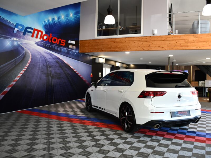Volkswagen Golf 8 GTI Clubsport 2.0 TSI 300 DSG GPS Mode Virtual ACC Caméra Induction Lumière d’ambiance Front Lane JA 19