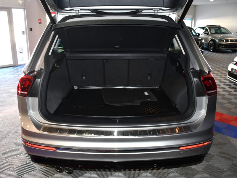 Volkswagen Tiguan R-Line Carat 2.0 TSI 190 DSG 4Motion GPS Virtual Caméra Front Lane Car Play ACC Attelage Hayon JA 19