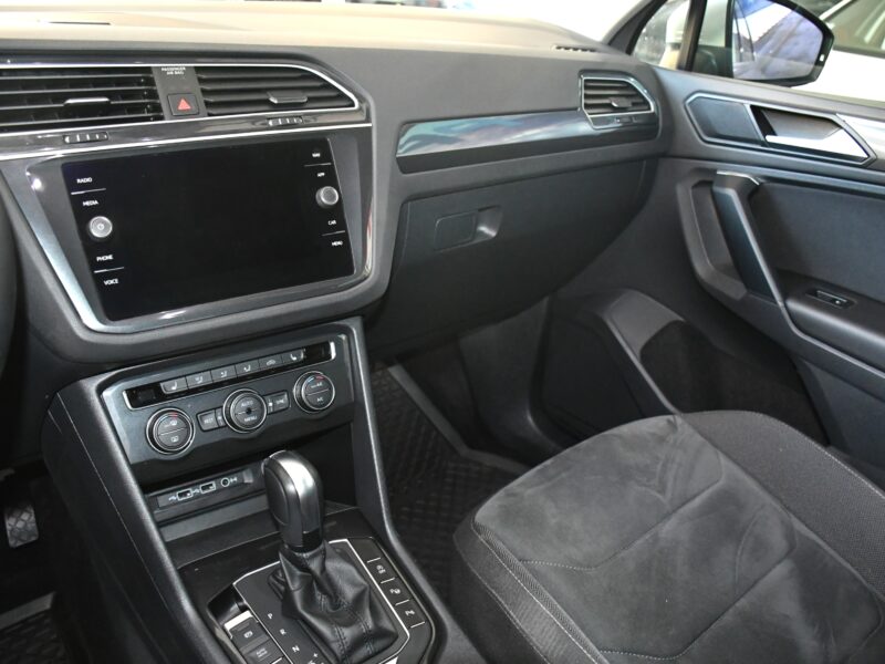 Volkswagen Tiguan R-Line Carat 2.0 TSI 190 DSG 4Motion GPS Virtual Caméra Front Lane Car Play ACC Attelage Hayon JA 19