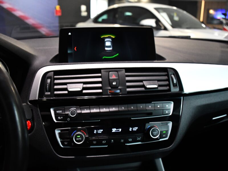 BMW 218 i M-Sport 1.5 136 BVA GPS Régulateur LED Attelage Alcantara Mode JA 17