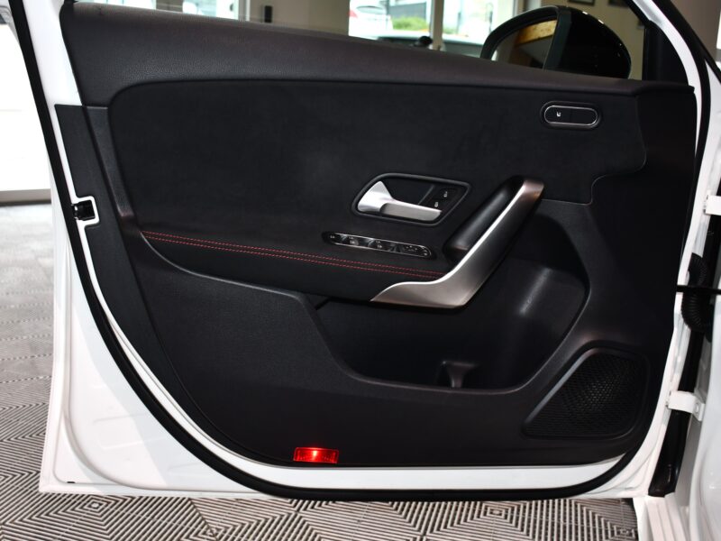 Mercedes Classe A 200 AMG Line 2.0 150 BVA GPS Pro M-BUX Caméra Car Play Freinage LED JA 18