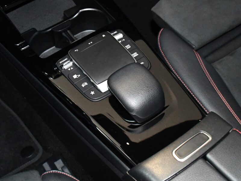 Mercedes Classe A 200 AMG Line 2.0 150 BVA GPS Pro M-BUX Caméra Car Play Freinage LED JA 18