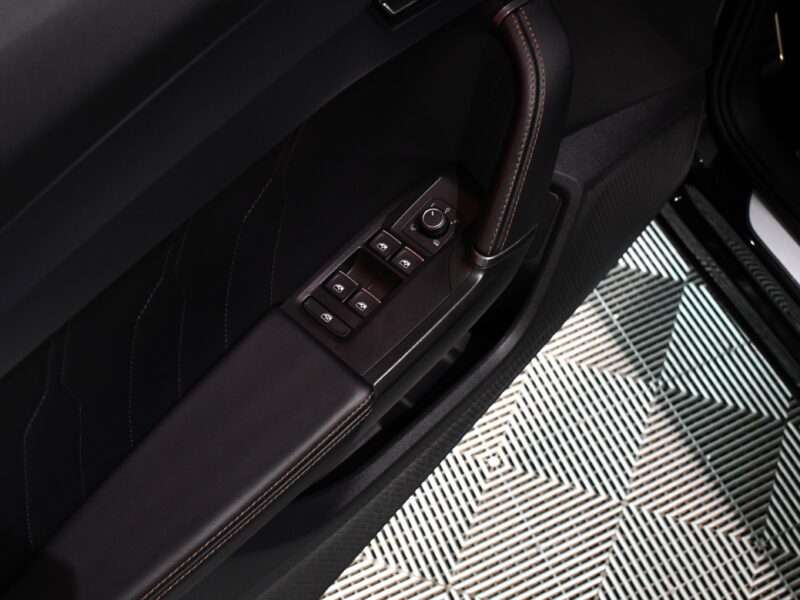 Cupra Formentor 1.4 E Hybride 245 VZ DSG GPS Virtual Baquet Volant Mode ACC DCC Park Assist Induction Smartphone JA 19