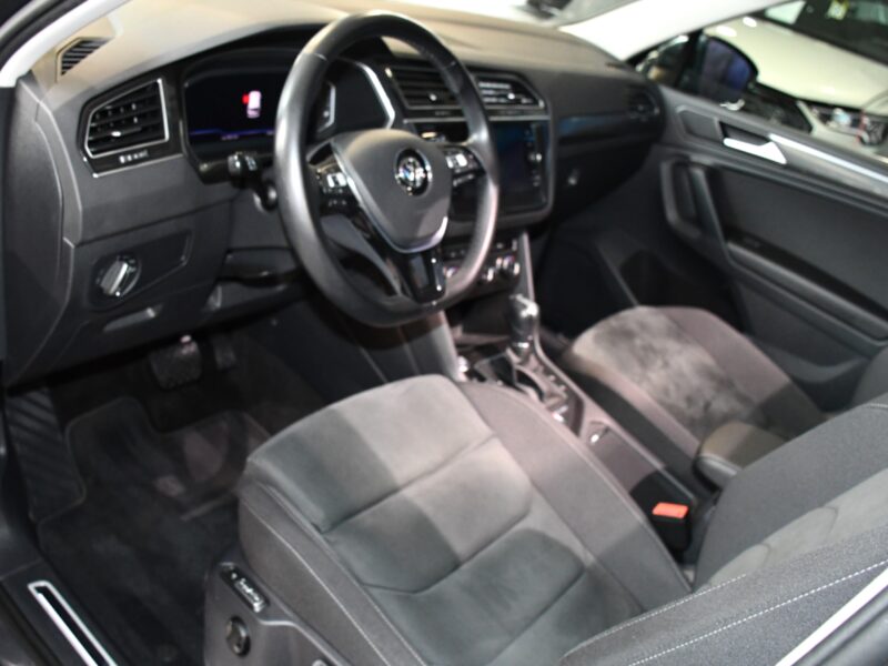 Volkswagen Tiguan R-Line Carat 2.0 TDI 150 DSG 4Motion GPS Virtual TO ACC Caméra Ergo Parc Assist Front Lane Side JA 19