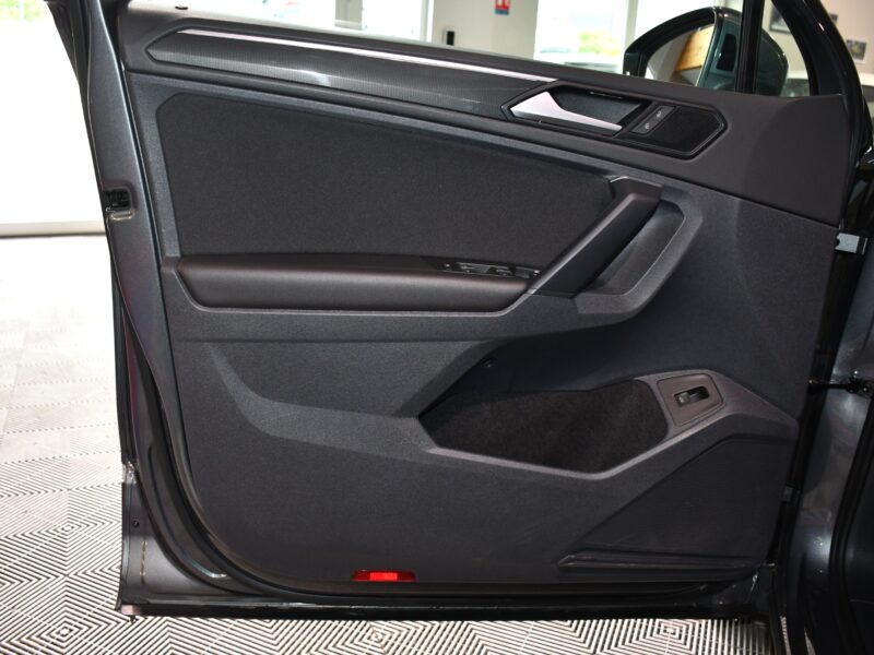 Volkswagen Tiguan R-Line Carat 2.0 TDI 150 DSG 4Motion GPS Virtual TO ACC Caméra Ergo Parc Assist Front Lane Side JA 19