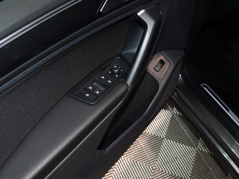 Volkswagen Tiguan R-Line Carat 2.0 TDI 150 DSG 4Motion GPS Virtual TO ACC Caméra Ergo Parc Assist Front Lane Side JA 19